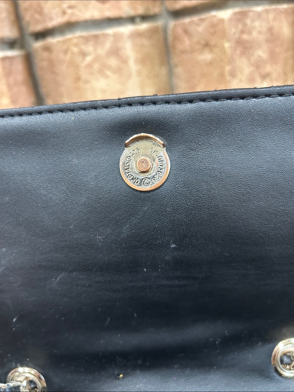 GUESS Illy Convertible Crossbody Flap - Picture 5 of 7